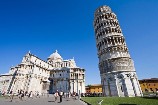 fakta tentang menara pisa italia